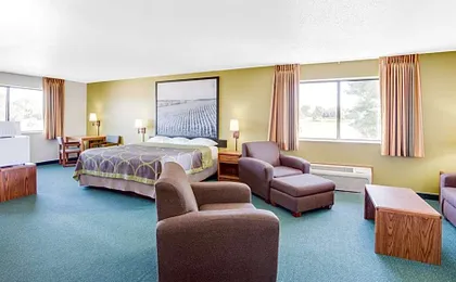 Super 8 by Wyndham Oelwein