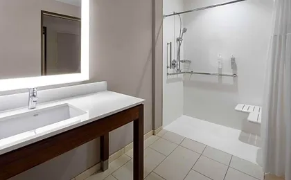 Hampton Inn by Hilton Nashville Airport Century Place
