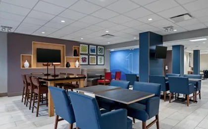 Holiday Inn Express Hotel & Suites Woodbridge