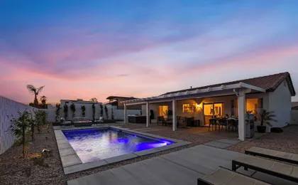 Montego by Avantstay Private Yard w/ Pool & Hot Tub
