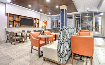 Holiday Inn Express & Suites Moore