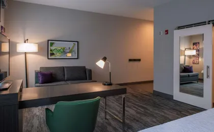 Hampton Inn & Suites Winston-Salem Downtown (H)