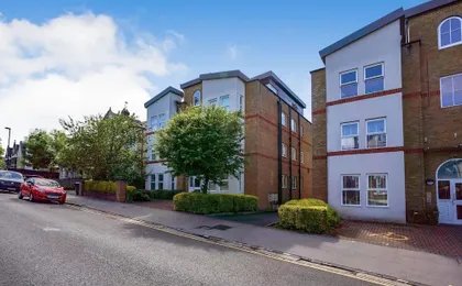 Charming 2-bedroom Flat in South Croydon