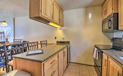 Warm Townhome w/ Sauna at Angel Fire Ski Lift