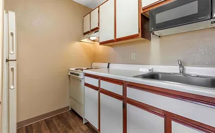 Extended Stay America Select Suites - Rockford - State Street