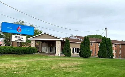 Studio 6 Rockford, IL