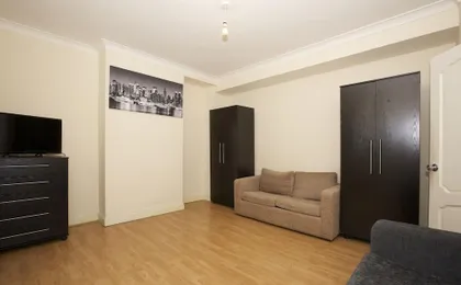 Colebert Avenue Apartment