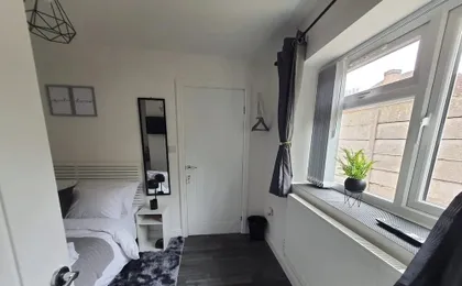 Private Room - Ensuite Bathroom - Free Parking