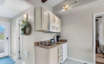 Little Dipper Cozy Condo for 6 w/ Resort-style Amenities