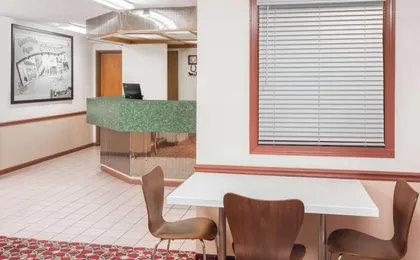 Super 8 by Wyndham Shipshewana