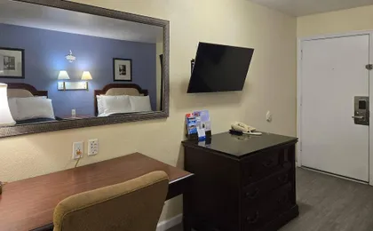 Rodeway Inn & Suites