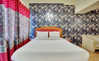 Iroomz Aura Inn