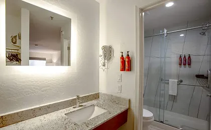 The Hotel Serene Glendale Peoria, Surestay Collection by BW