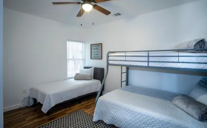 Downtown View Cozy 2br/1ba Home Sleeps 8