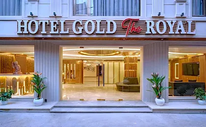 Gold The Royal with Luxe Rooftop Restaurant – 5 mins from Connaught Place