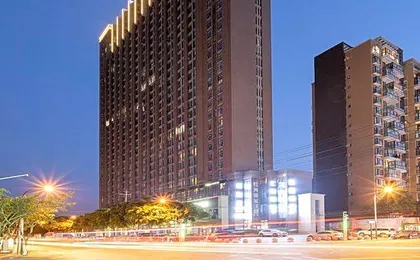 Dongjie Jinshang Hotel - Chengdu Dong'an Lake Stadium Wanda Plaza