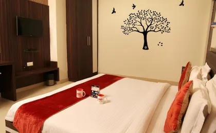 OYO Premium Near Sankat Mochan Mandir