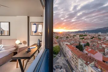 Royal Suites Sky