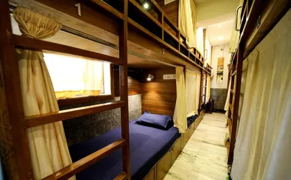 Maple Social Hubz-Hostel (Adults only)