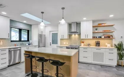 Renovated Home With Private Pool, Patio, Outdoor Fireplace, & Grill