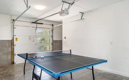 Jade - Private Patio and Balcony - Near Germantown