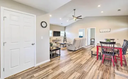 Eureka Springs Area Home w/ Porch, Grill!