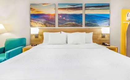 Days Inn by Wyndham Roanoke Near I-81