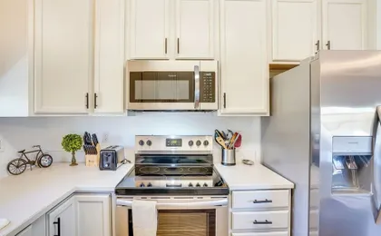Charming Bend Home w/ Porch & Yard: Great Location
