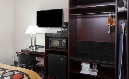 Super 8 by Wyndham San Diego Hotel Circle