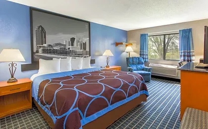 Super 8 by Wyndham Iowa City/Coralville