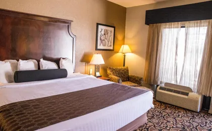 Mockingbird Inn & Suites