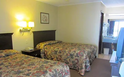 Super 8 by Wyndham Lubbock Civic Center North