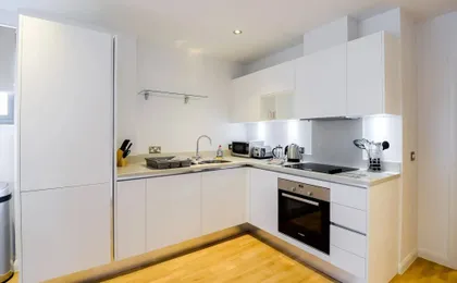 London Bridge – Tooley St by Viridian Apartments