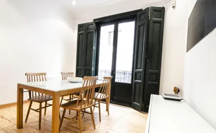 4 Bedrooms 3.5 Bathrooms Furnished - Sol - Functional Spacious