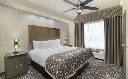 Best Western Premier Crown Chase Inn & Suites