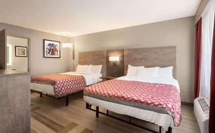 Days Inn & Suites by Wyndham Bowling Green