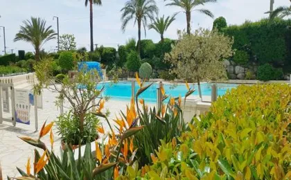 Sea view La Palme dAzur apartment steps away from the beach and perfect for holidays & business trips