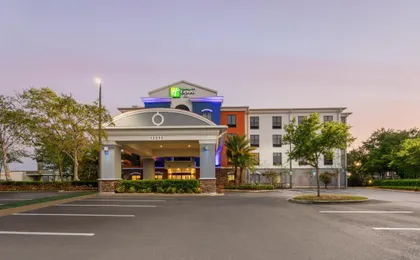 Holiday Inn Express & Suites Orlando East-Ucf Area