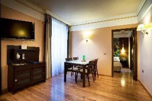 Suites Gran Via 44