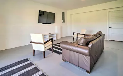 Gorgeous Newly Built Home: Golf Course View!