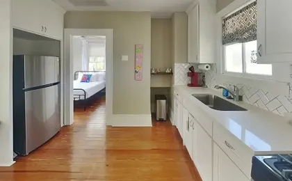 Sealy Street Duo by Ryson Vacation Rentals