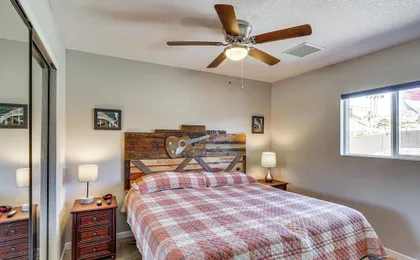 Desert Oasis w/ Hot Tub! 6 Mi to Lake Havasu