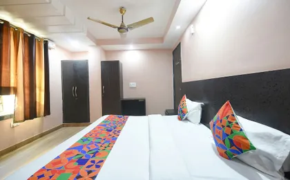 Fabhotel Moon Light