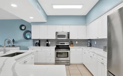 Admirals Quarters 1402- Beachfront 3 Bedrooms 3 Baths Sleeps 8