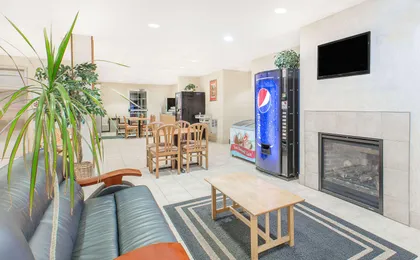 Microtel Inn & Suites By Wyndham Colfax/Newton