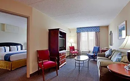 Holiday Inn Express & Suites Newport News By IHG