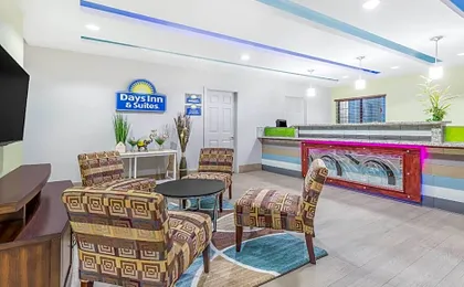 Days Inn & Suites by Wyndham Madisonville