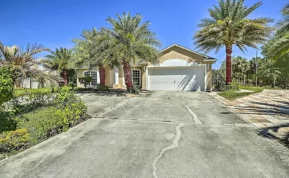 Peaceful Lehigh Acres Home w/ Grill + Lanai!