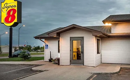 Super 8 by Wyndham Jamestown
