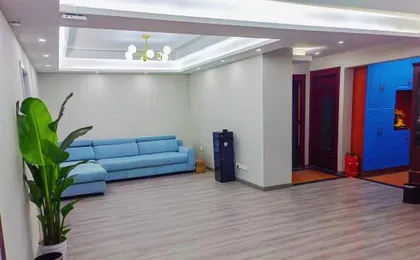 CQ168 Riverview Homestay (Jiefangbei Hongyadong Branch)